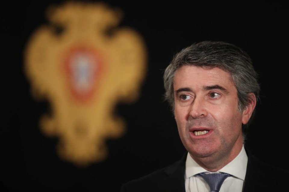 PS votará contra proposta do Governo que altera leis laborais, alerta Carneiro