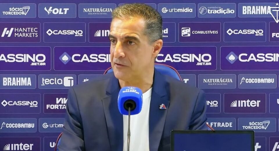 Renato Paiva afasta cinco jogadores após eliminação na Libertadores
