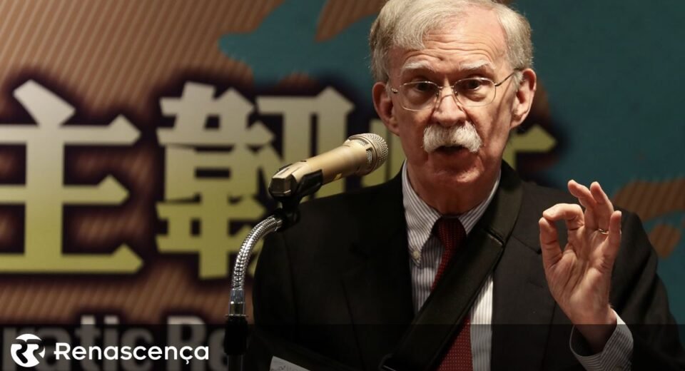 FBI Investiga Casa do Ex-Assessor de Trump