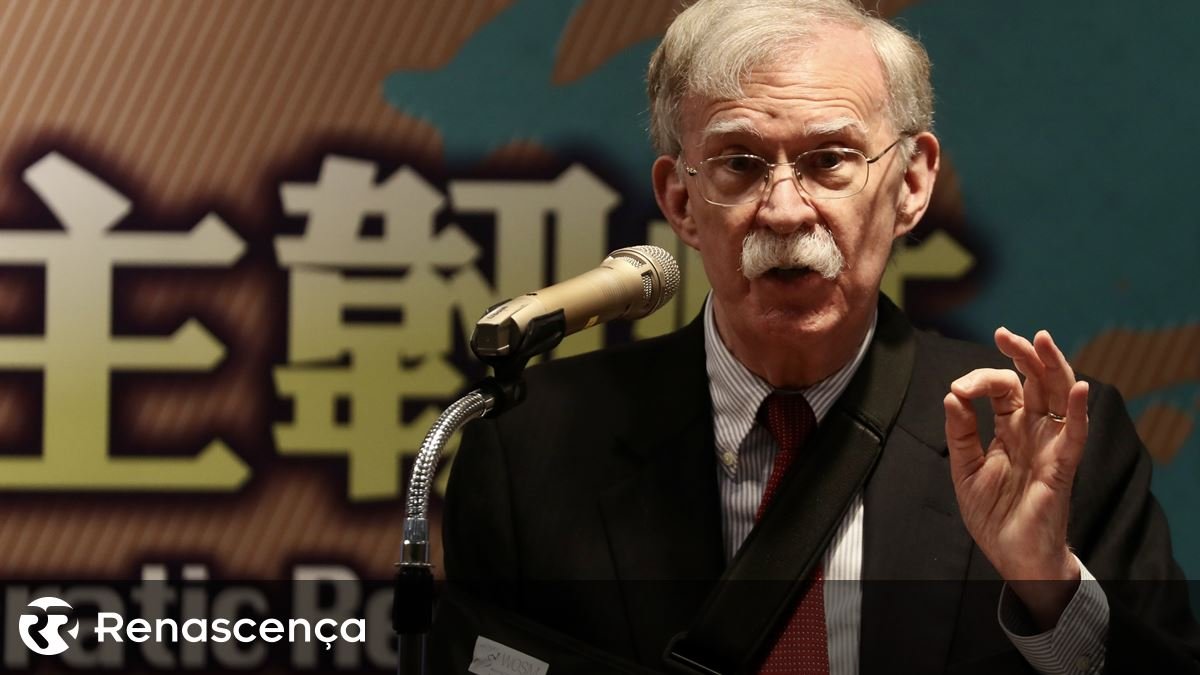 FBI Investiga Casa do Ex-Assessor de Trump