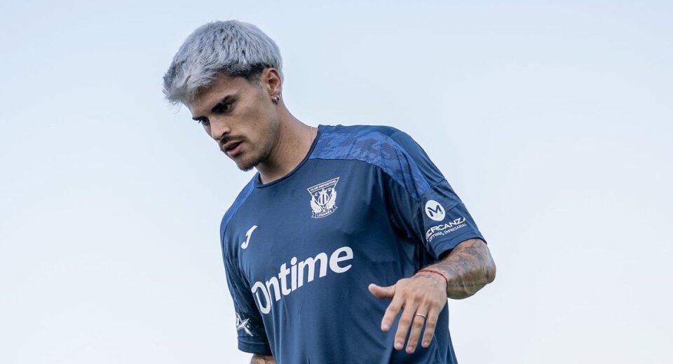 Treinador defende jogador que considera licença parental para deixar o clube: 'Os jogadores são pessoas'