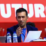 Medvedev expressa frustração com o árbitro