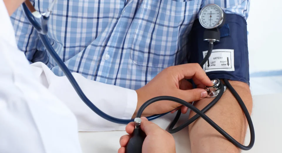 Erros no manguito de pressão arterial podem estar perdendo 30% dos casos de hipertensão