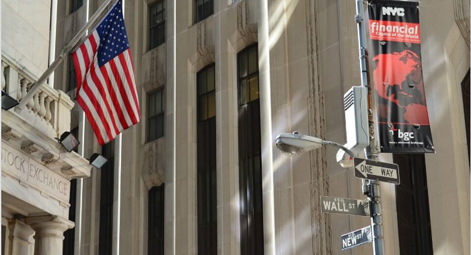 Wall Street encerra sessão com Nasdaq à frente das perdas