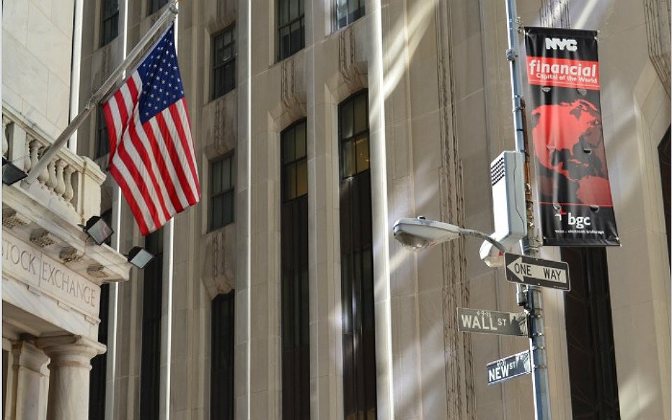 Wall Street encerra sessão com Nasdaq à frente das perdas