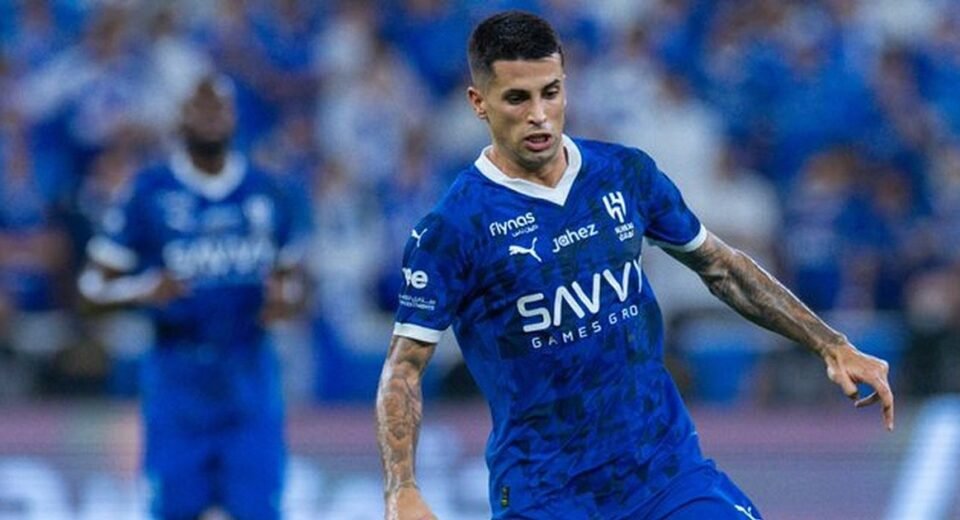 João Cancelo se lesiona e abandona estreia do Al Hilal na Champions Asiática