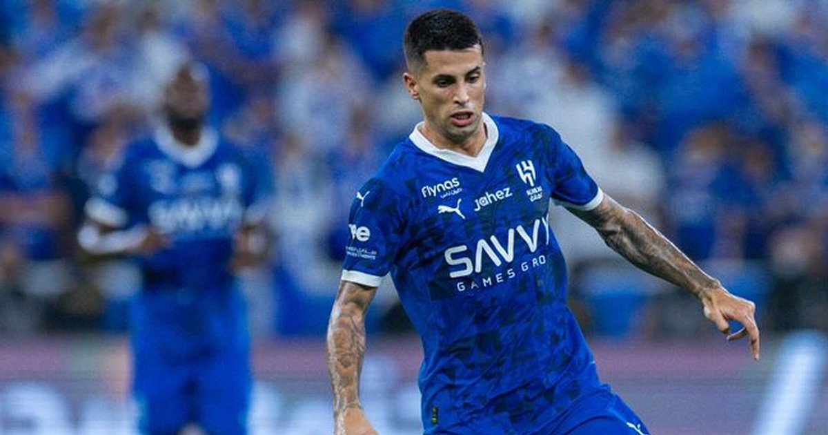 João Cancelo se lesiona e abandona estreia do Al Hilal na Champions Asiática
