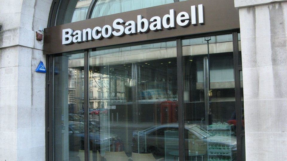 Banco Sabadell reafirma rejeição à OPA do BBVA e convoca acionistas à recusa