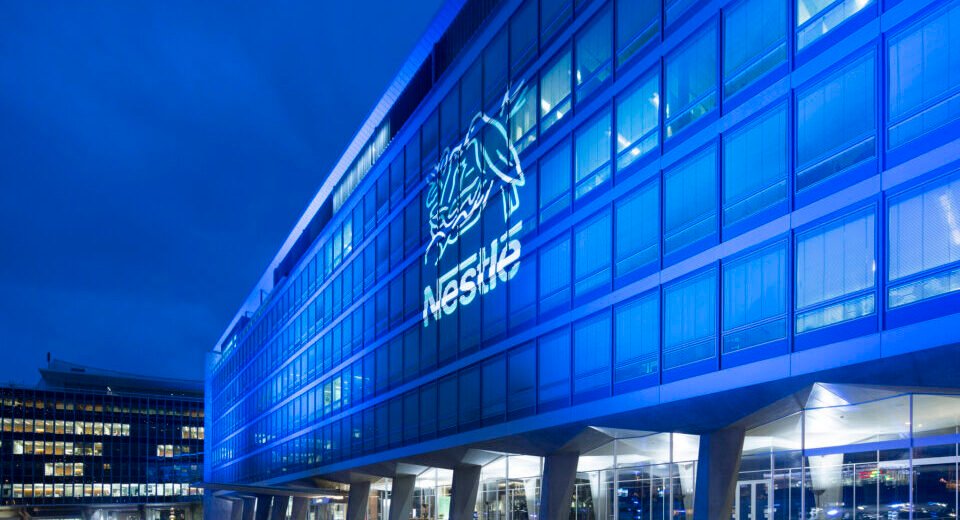 Nestlé demite CEO após investigação sobre relacionamento amoroso