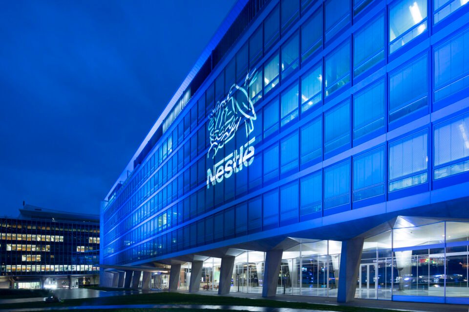 Nestlé demite CEO após investigação sobre relacionamento amoroso