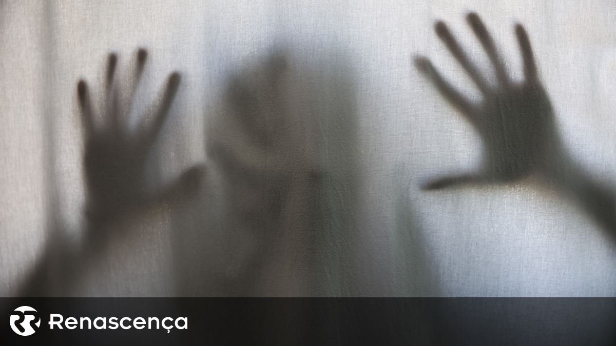 Falhas nas Pulseiras Anti-Violência Doméstica Resultam em Absolvições de Criminosos