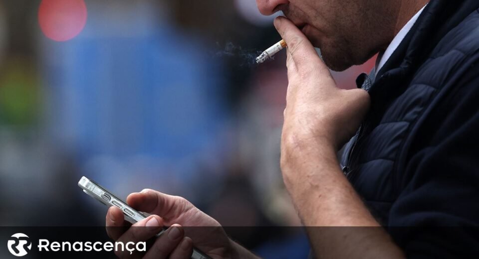 Espanha Planeja Proibir Fumo em Esplanadas e Equiparar Tabaco a Cigarros Eletrónicos
