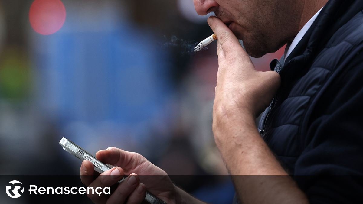 Espanha Planeja Proibir Fumo em Esplanadas e Equiparar Tabaco a Cigarros Eletrónicos