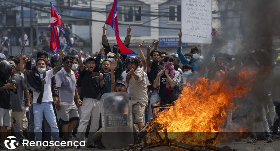 Exército do Nepal intensifica presença em Katmandu após distúrbios violentos