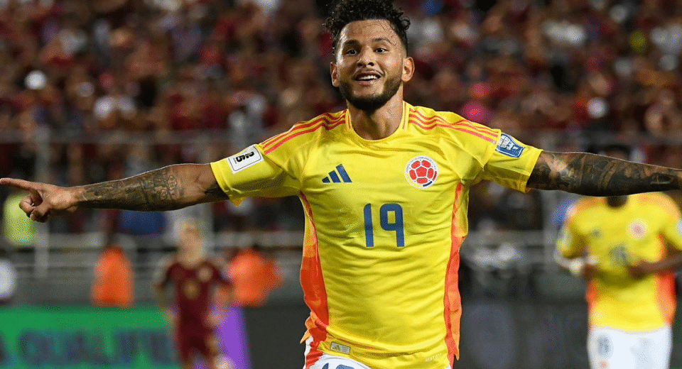Luis Suárez brilha com quatro gols e frustra o sonho da Venezuela