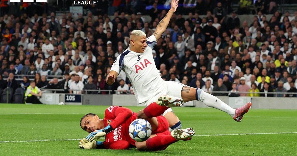 Autogolo Inusitado de Luiz Júnior Inicia Partida entre Tottenham e Villarreal