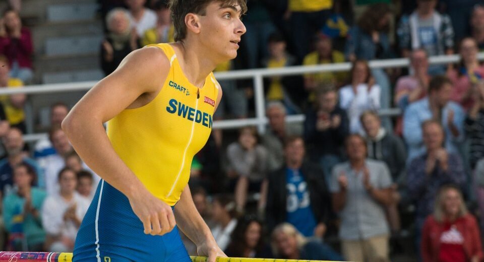 Armand Duplantis estabelece novo recorde mundial com salto de 6,30 metros na vara