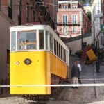 Pai da criança alemã que sobreviveu ao acidente no Elevador da Glória é transferido para hospital na Alemanha