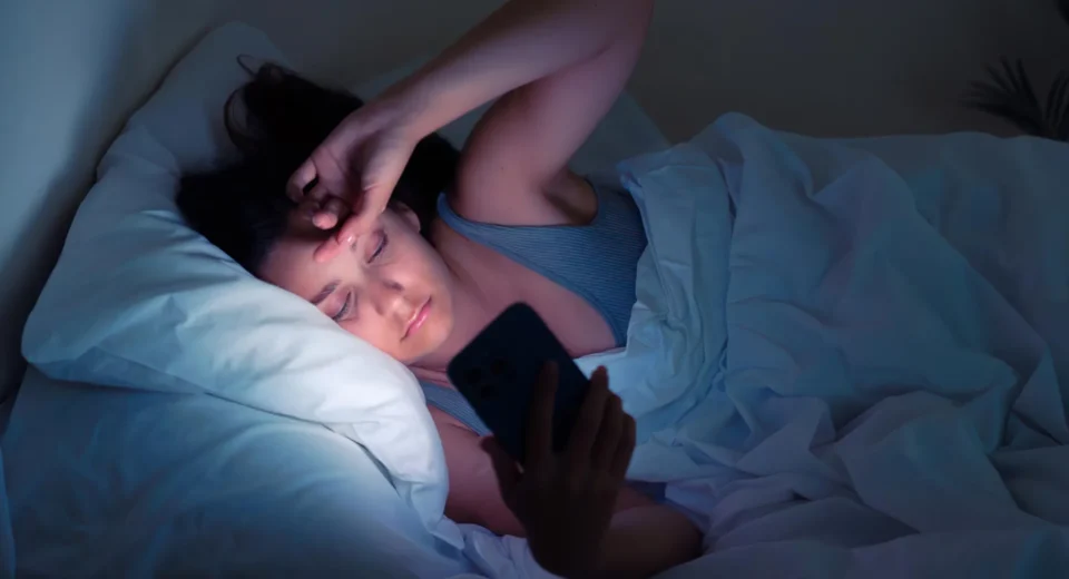 Os efeitos ocultos da luz à noite no seu cérebro, humor e metabolismo