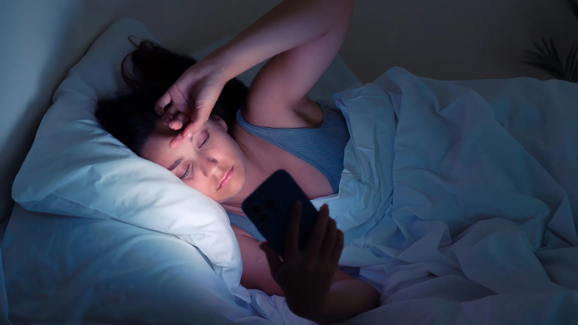 Os efeitos ocultos da luz à noite no seu cérebro, humor e metabolismo
