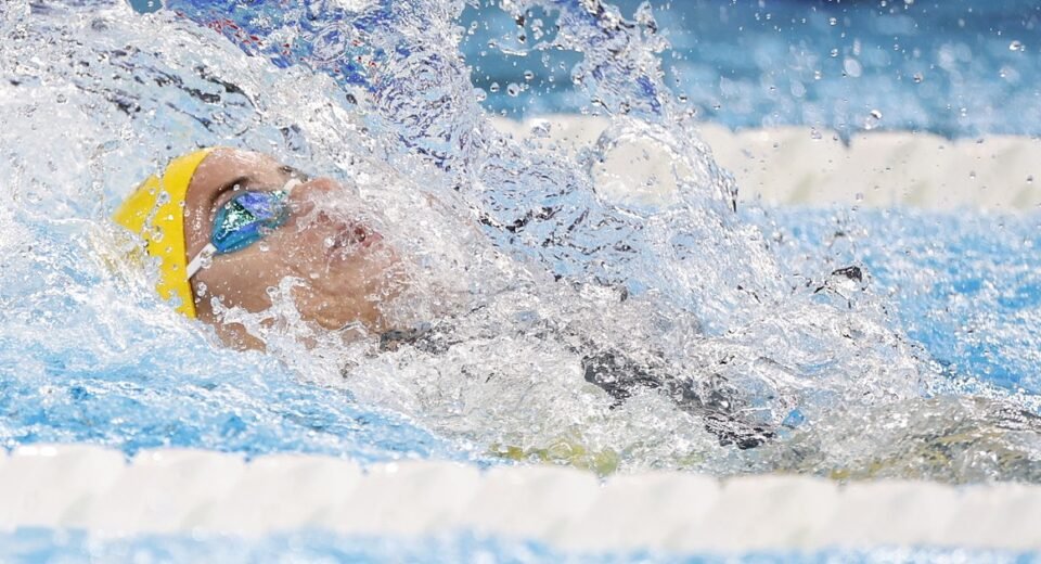 Kate Douglass e Kaylee McKeown quebram recordes mundiais na piscina curta