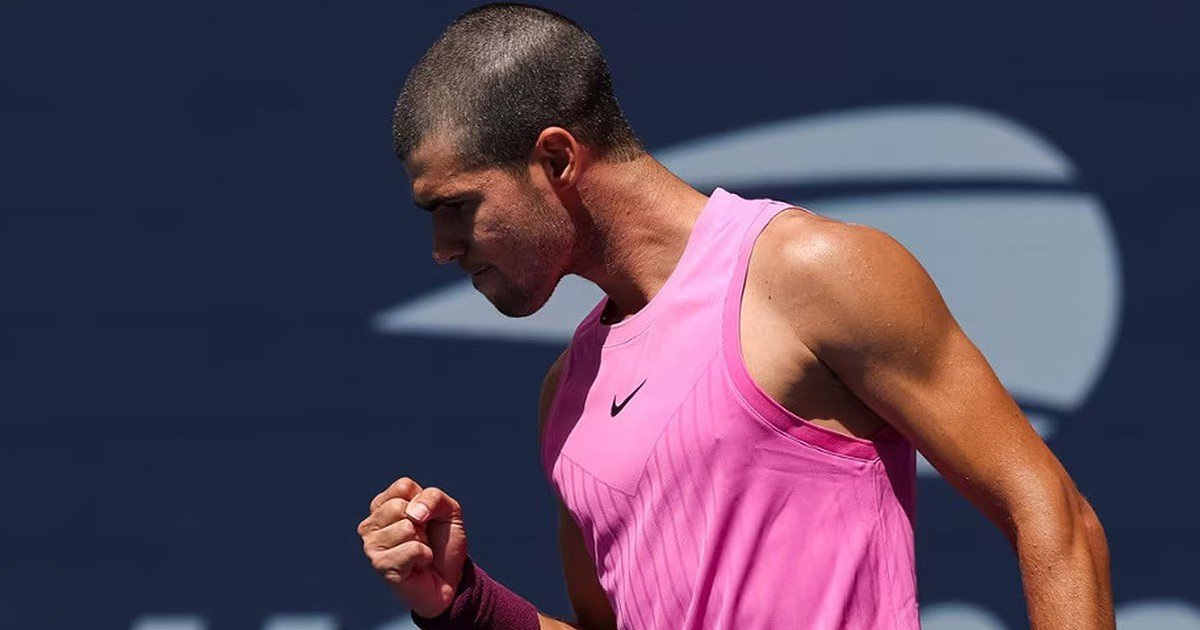 Alcaraz conquista ATP 500 de Tóquio e chega a oito títulos na temporada, sem desentendimentos com o árbitro.