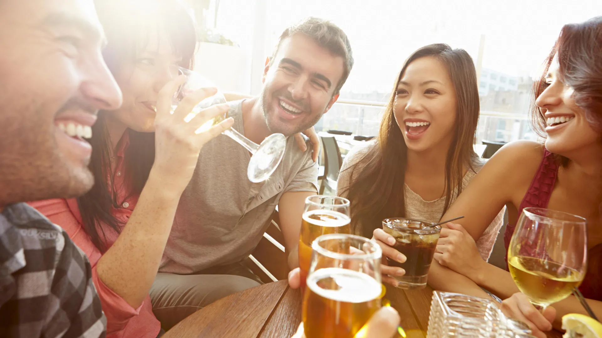 Quatro segredos estranhos que cientistas acabaram de descobrir sobre cerveja e vinho