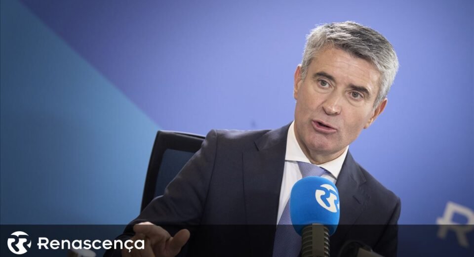 Carneiro Critica Governo por Ignorar a Realidade do País ao Mencionar Renda Média de 2.300 Euros