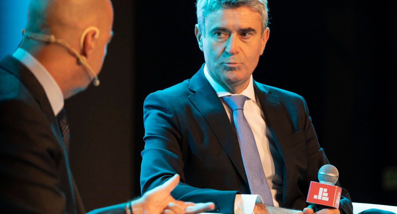 Impactos Negativos das Fusões da Troika