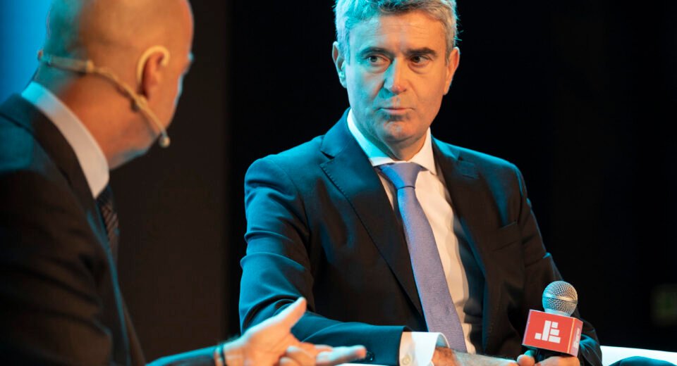 Impactos Negativos das Fusões da Troika