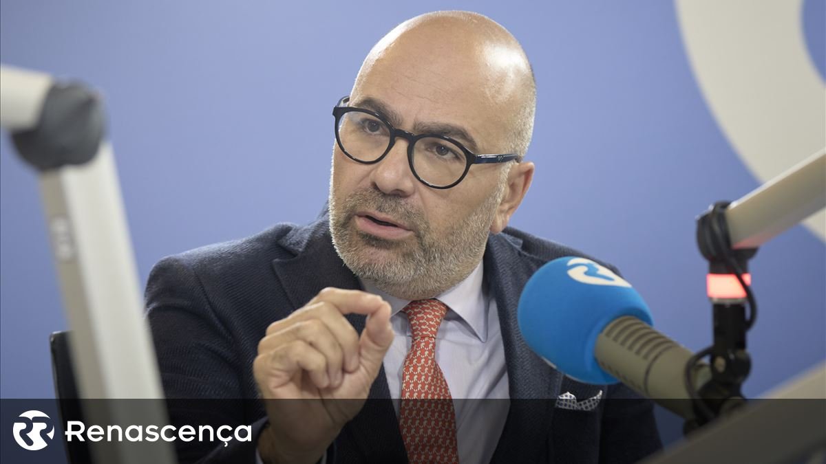 Pinto Luz vê Chega 'diferente' e admite diálogo com 'qualquer partido sério'