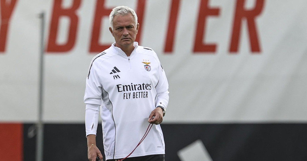 Onzes Conhecidos para Benfica-Casa Pia: Mourinho Faz Mudanças