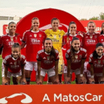 Implante ocular pequeno e alimentado por IA ajuda pessoas cegas a enxergar novamente