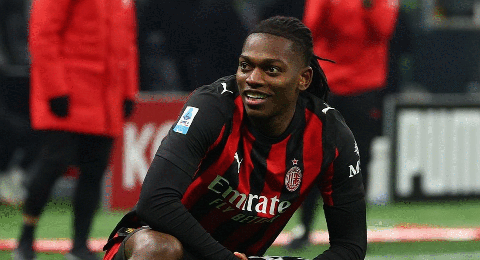 Rafael Leão garante vitória do AC Milan contra a Lazio