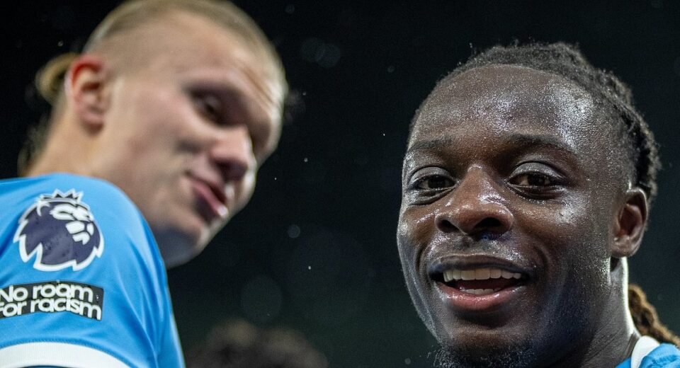 Manchester City vence o Liverpool e se aproxima do líder Arsenal