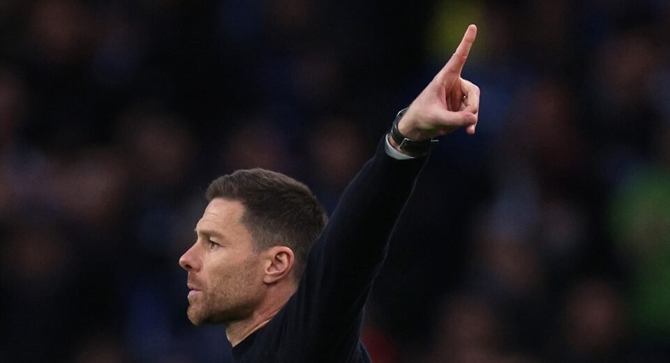 Real Madrid tropeça em Vallecas e facilita aproximação do Barcelona