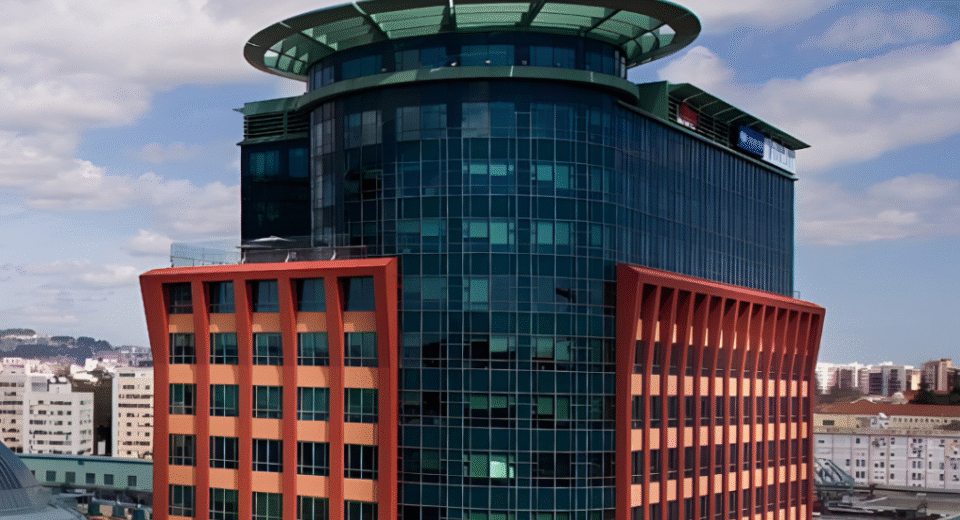 Bankinter e Sonae Sierra adquirem a "Torre Oriente