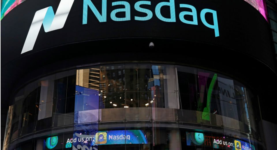 Wall Street encerra sessão com apenas o Nasdaq em terreno negativo