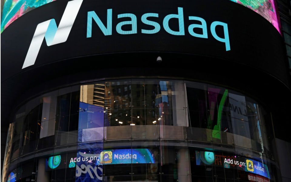 Wall Street encerra sessão com apenas o Nasdaq em terreno negativo