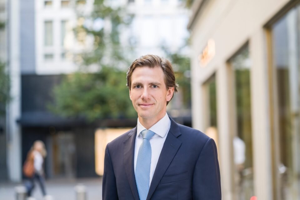 UBS prevê mais de 4 trilhões de dólares em investimentos adicionais em IA até 2030