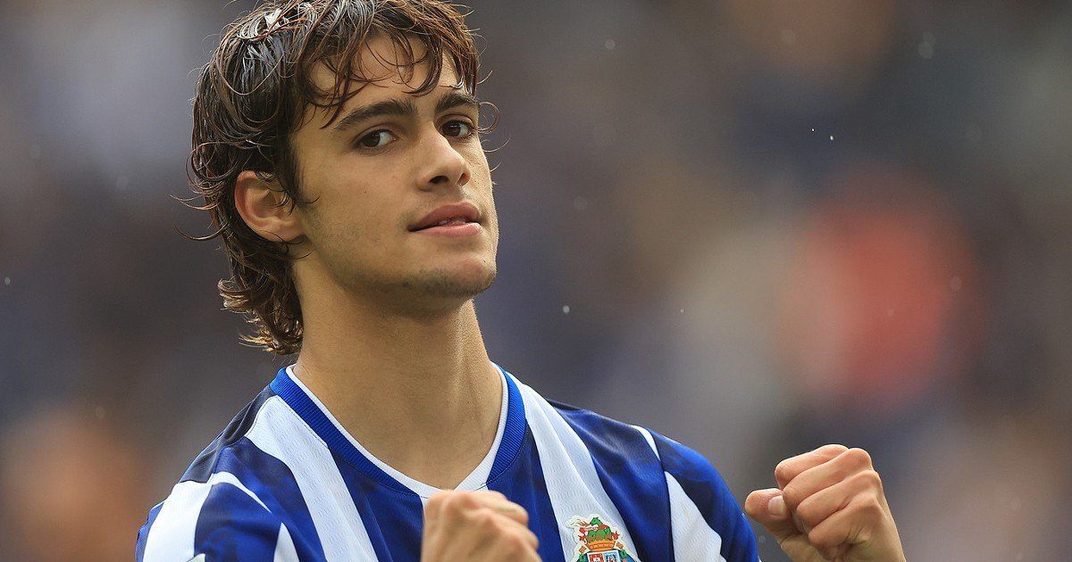 O golaço de pé esquerdo de Rodrigo Mora: 'Arrisquei e acho que foi um bom golo'