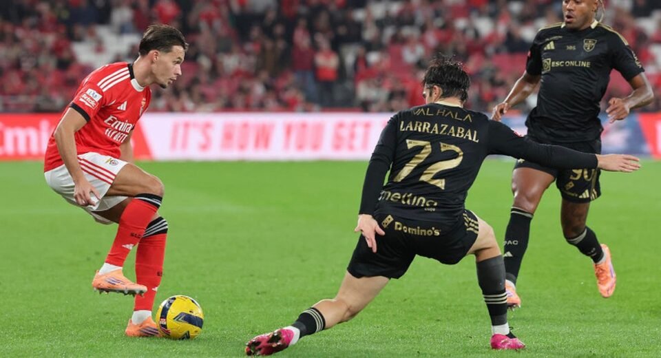 Benfica empata nos descontos contra o Casa Pia e escorrega na I Liga