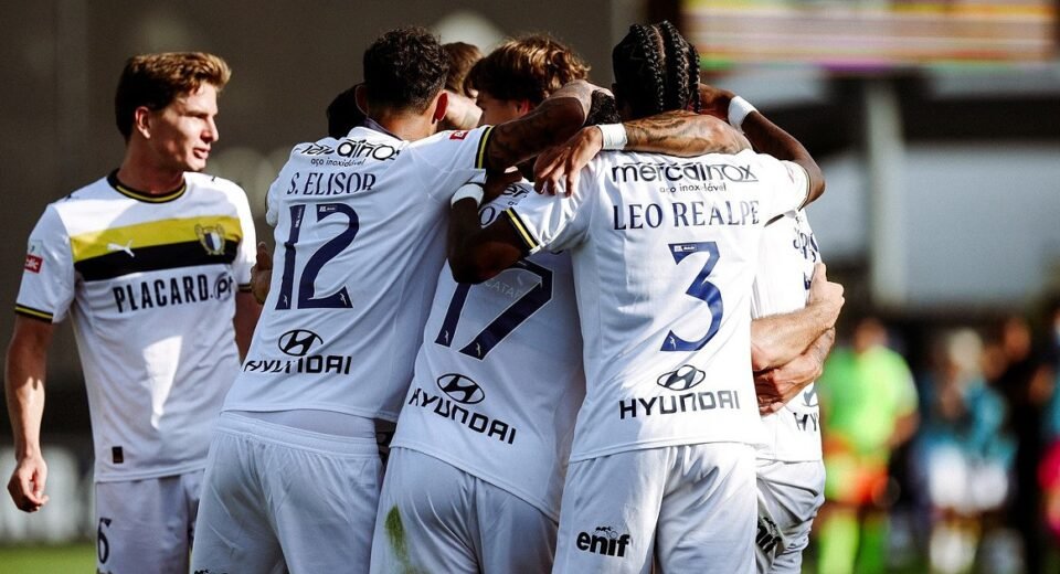 Famalicão elimina Estoril da Taça em confronto entre equipas da I Liga