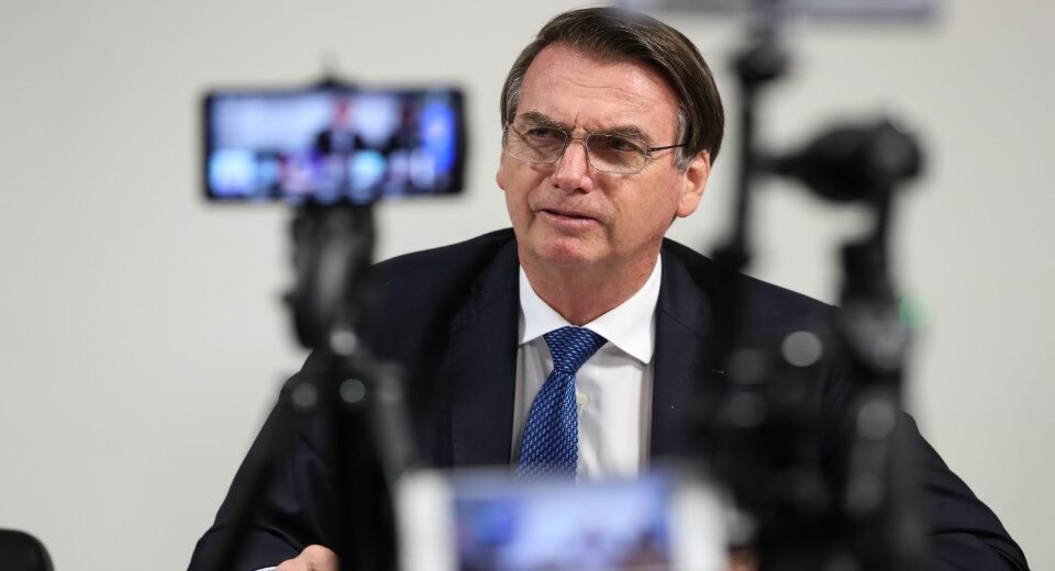 Cirurgia do ex-presidente Jair Bolsonaro é considerada "bem