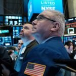 Polícia do Médio Oriente troca bandeira da ONU por bandeira de Israel na sede da agência em Jerusalém