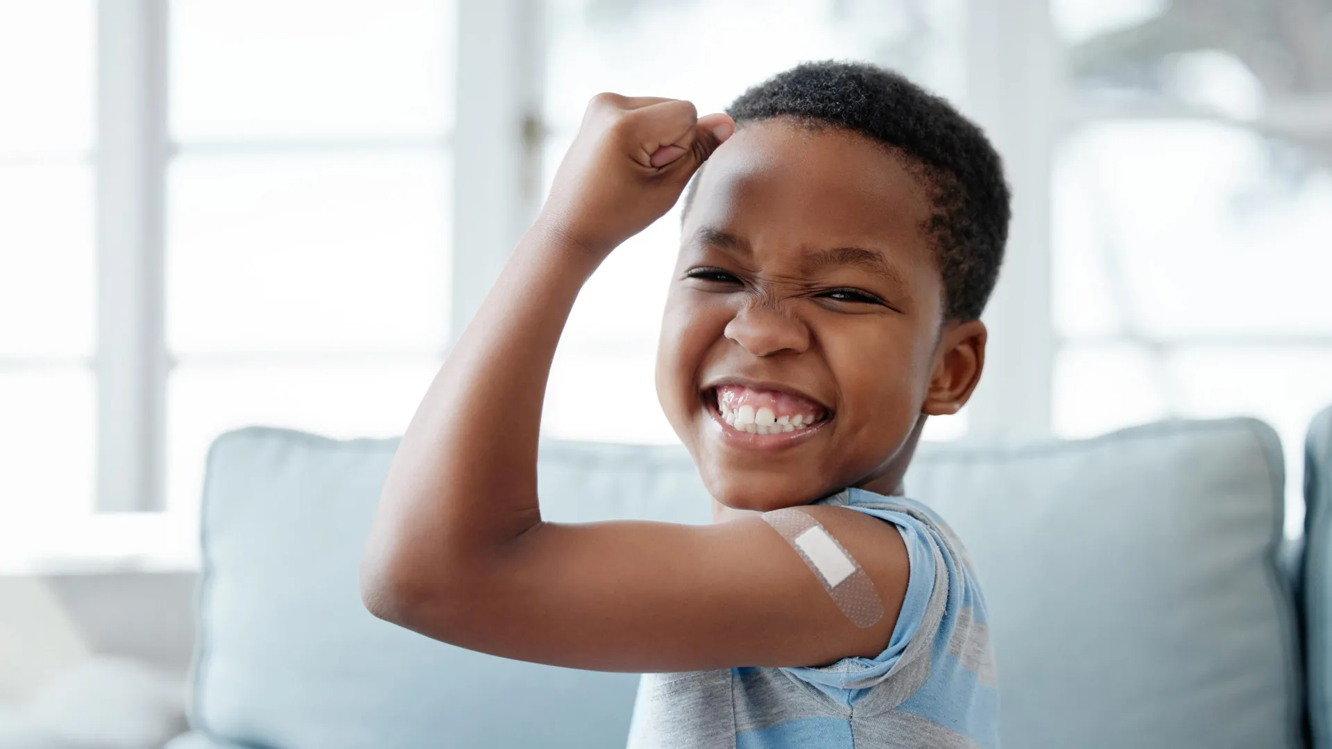 Vacina contra COVID relacionada a menos infecções e alergias em crianças com eczema