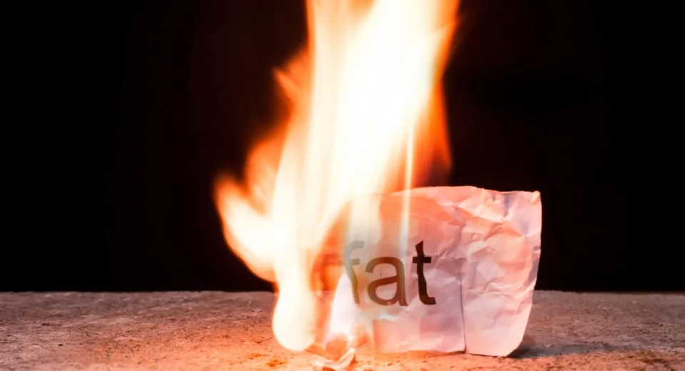 Hormônio natural ativa um interruptor oculto para queima de gordura