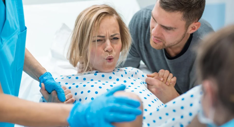 Cientistas descobrem como o útero sabe quando é hora de empurrar durante o parto