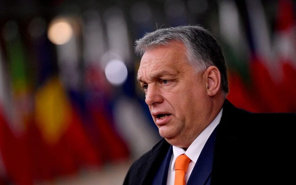 Orbán bloqueará 90 mil milhões de euros da UE se petróleo russo não circular