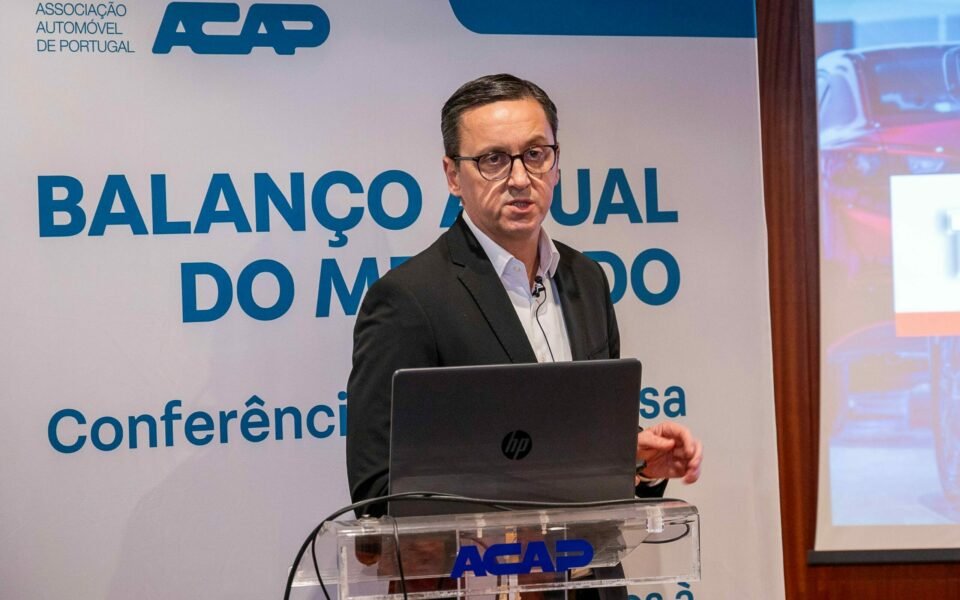 ACAP critica ausência de "política clara" do Governo para rede de carros elétricos